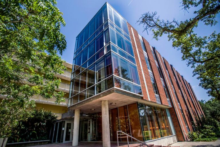 Co Ed Apartment Living: In-Depth Guide to Shared Housing, Benefits, Technology, and Real-World Examples